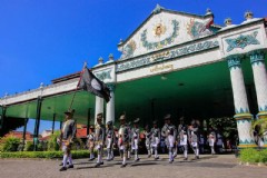 外国姑娘去巴厘岛旅游，外国姑娘去巴厘岛旅游视频